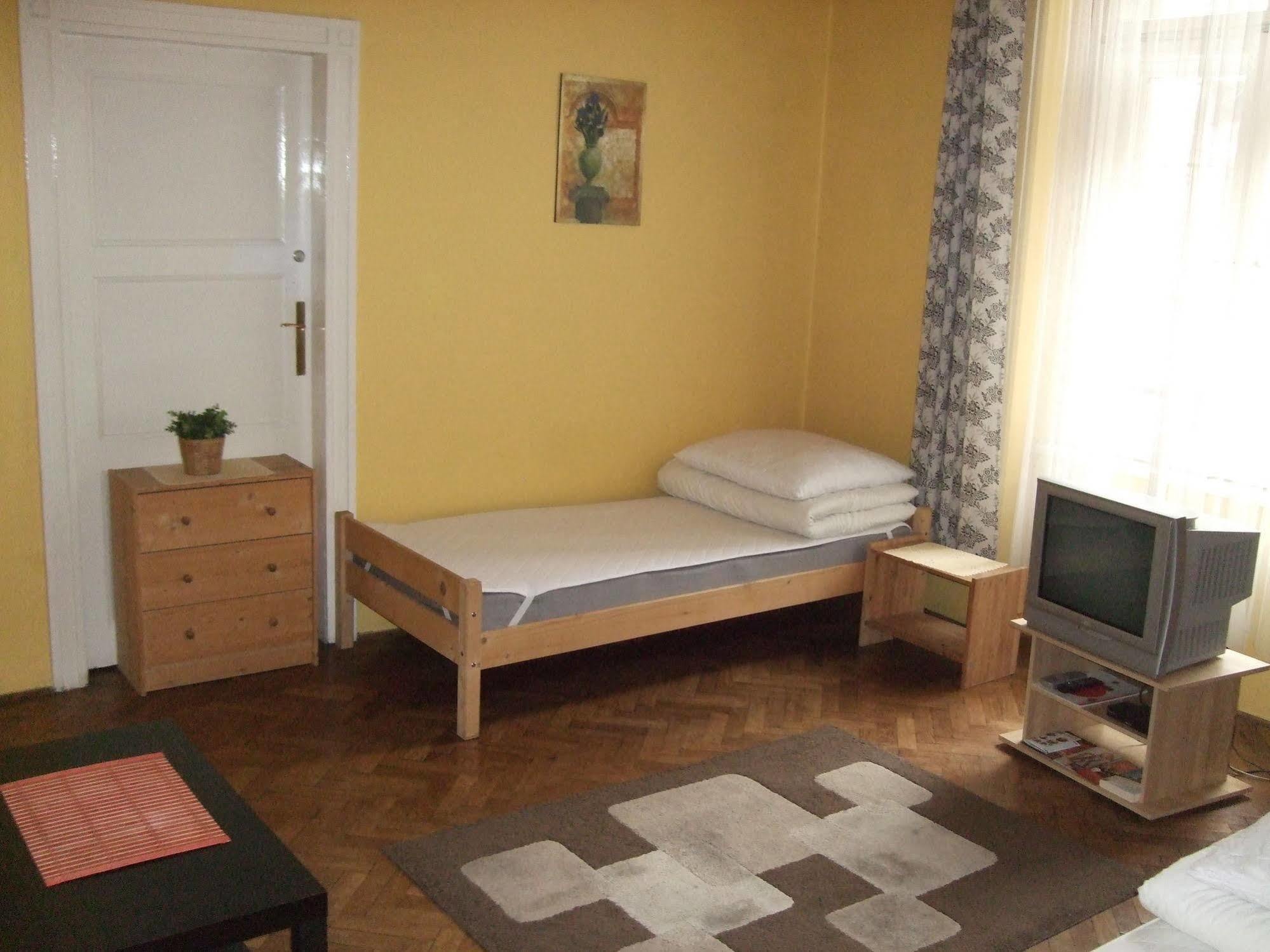 Old Walls Hostel Krasków Εξωτερικό φωτογραφία