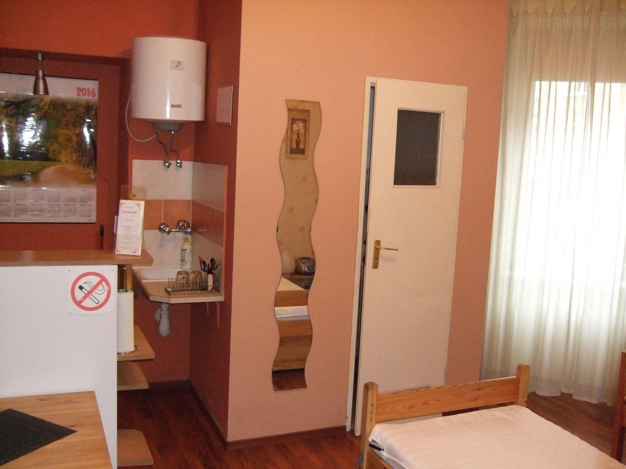 Old Walls Hostel Krasków Εξωτερικό φωτογραφία