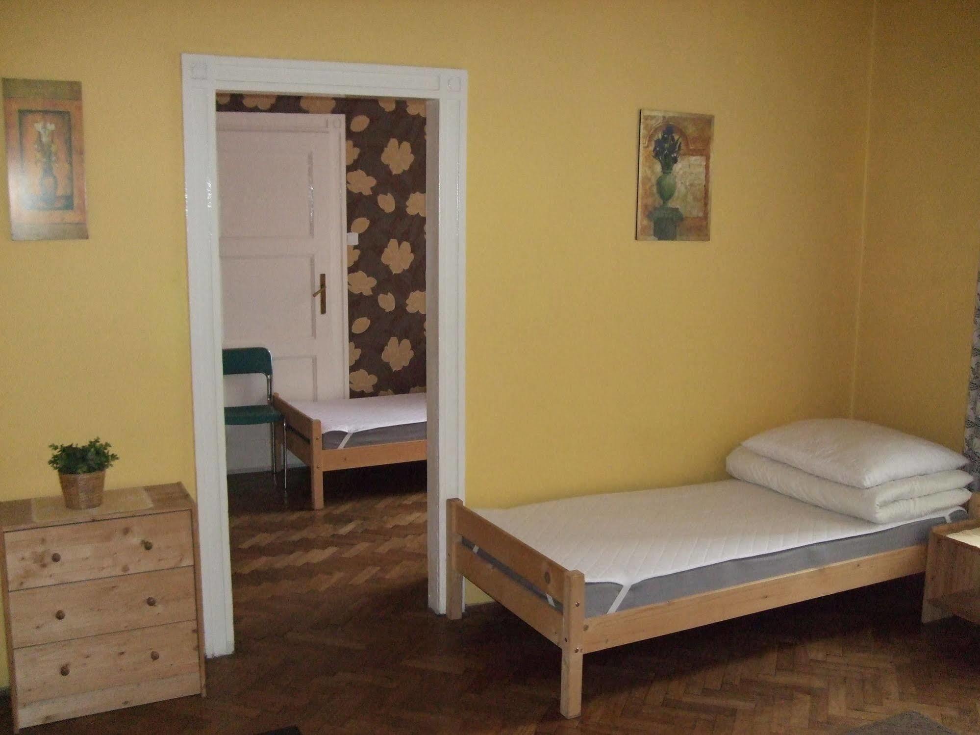 Old Walls Hostel Krasków Εξωτερικό φωτογραφία