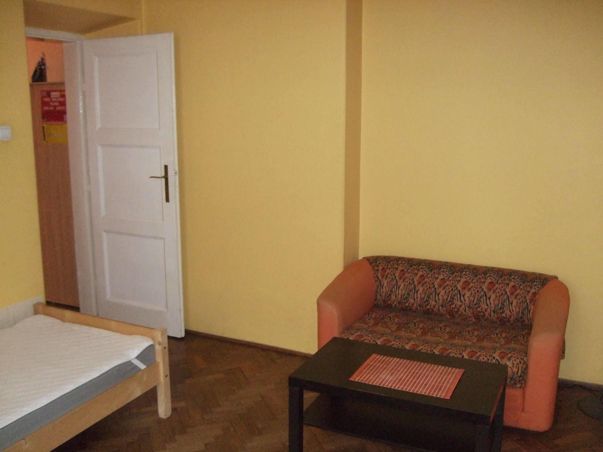 Old Walls Hostel Krasków Εξωτερικό φωτογραφία